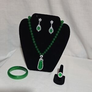 Elegant Green Jewelry Set